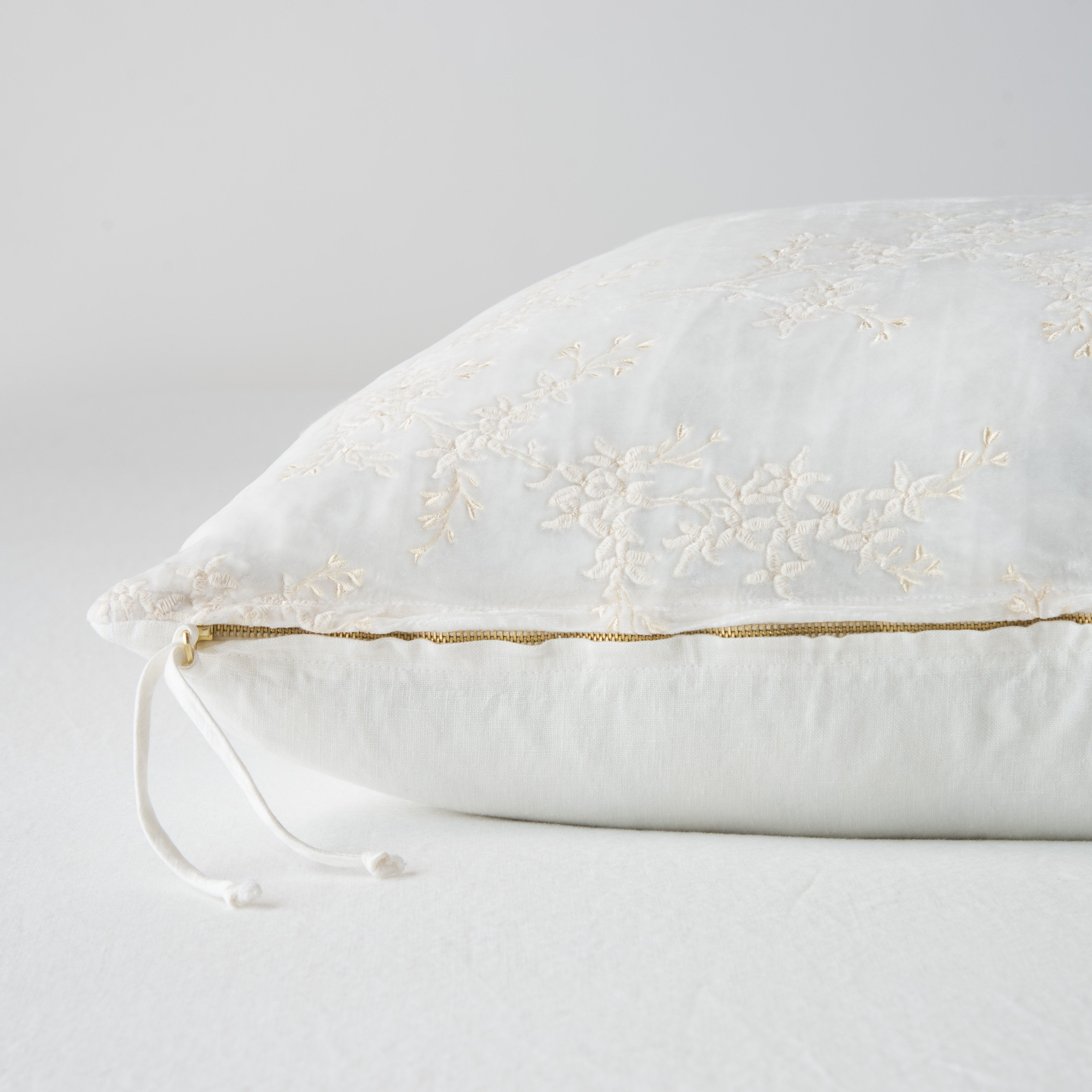 Winter White: Close-up side vew featuring brass zipper with charmeuse pull, and linen back.