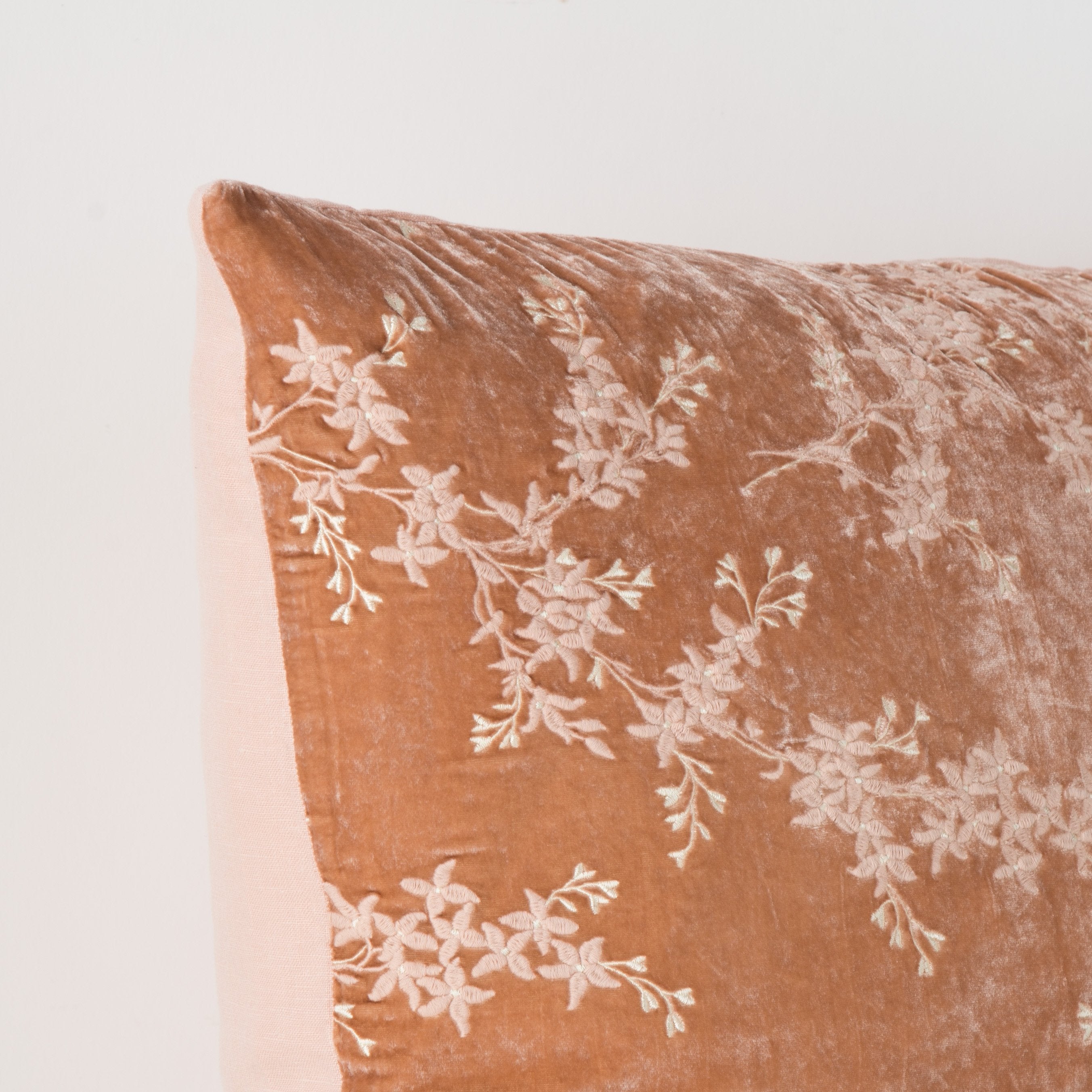 Rouge: Corner detail close-up, highlighting two-tone embroidery and linen back.