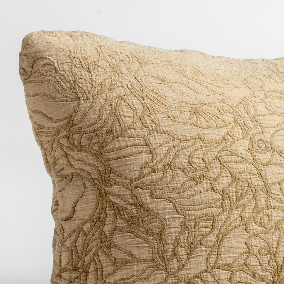 Honeycomb: close up of the cotton jacquard corner of a pillow cushion with a single-line floral pattern.