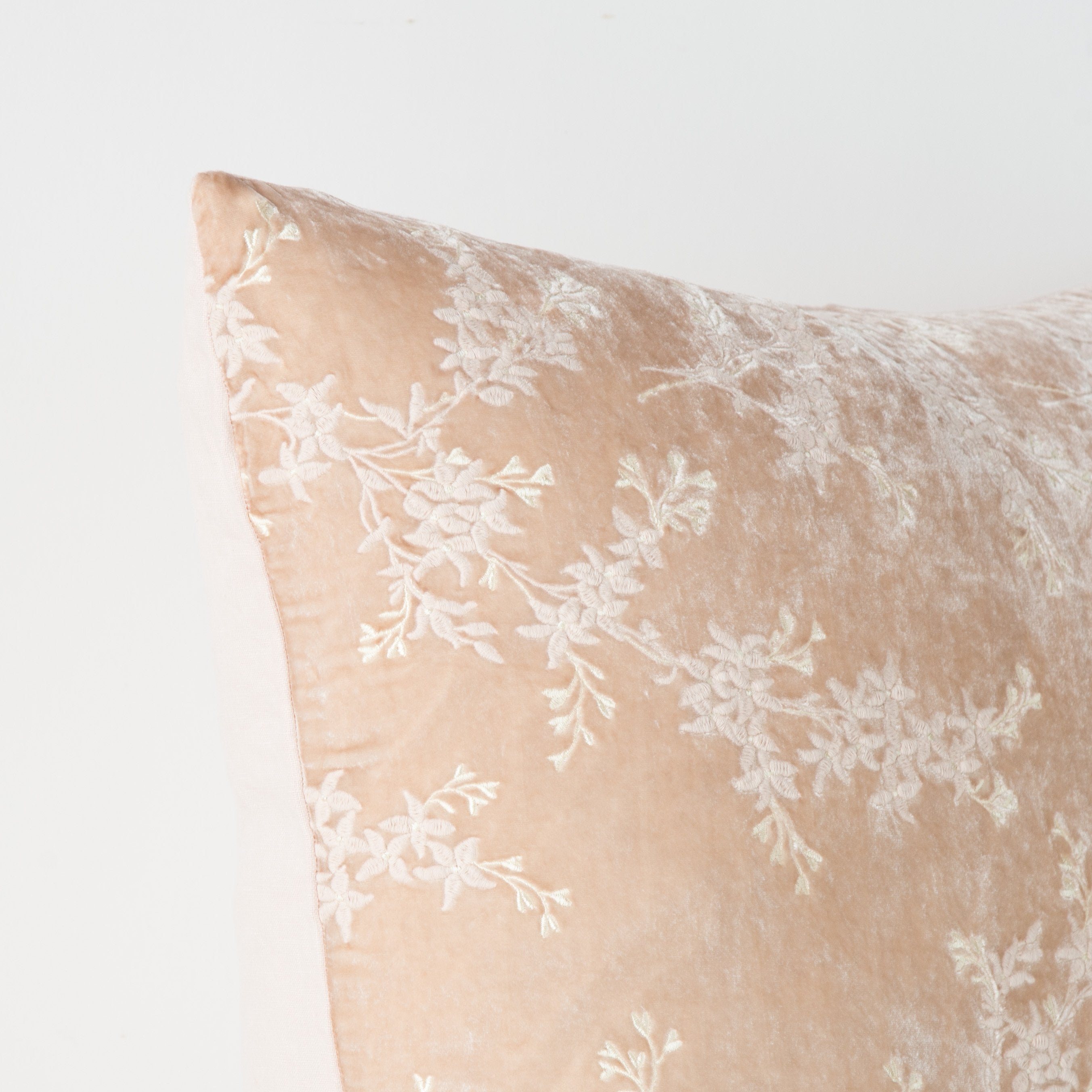 Pearl: Corner detail close-up, highlighting two-tone embroidery and linen back.