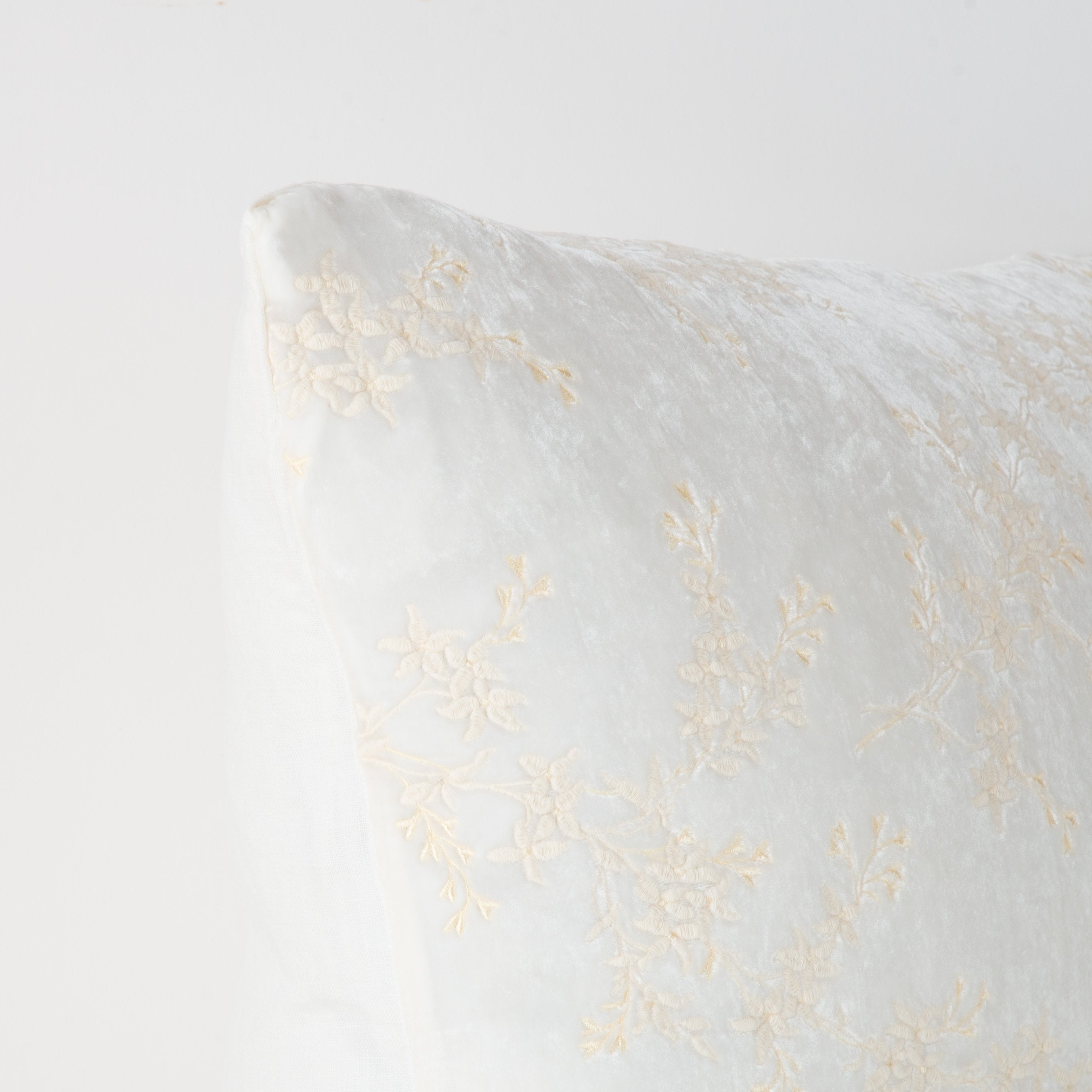 Winter White: Corner detail close-up, highlighting two-tone embroidery and linen back.