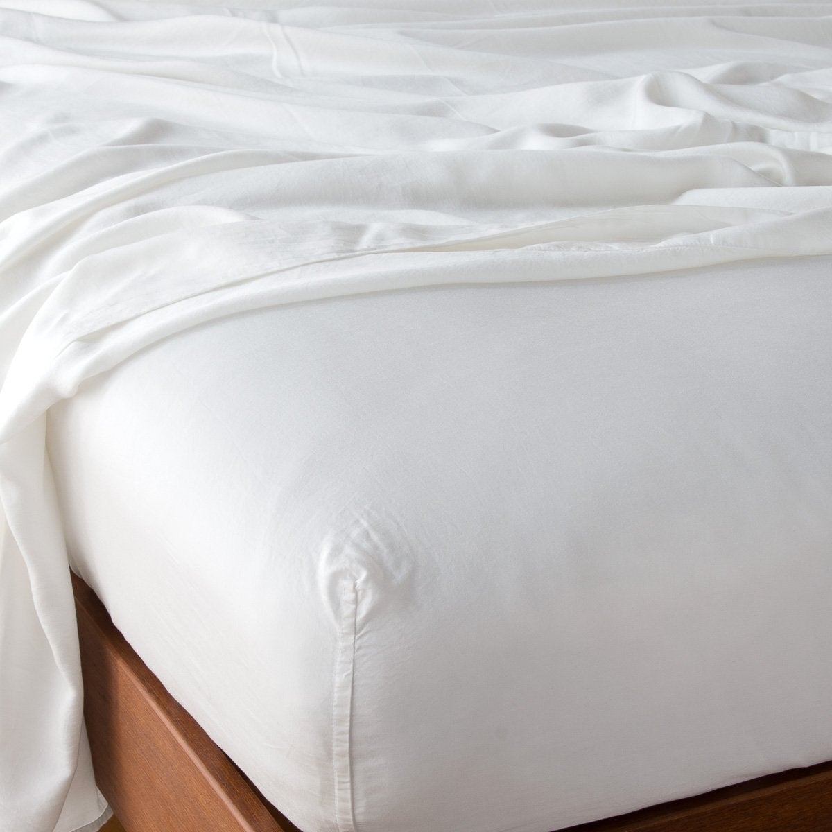 Winter White: fitted sheet with matching rumpled flat sheet - top corner view.